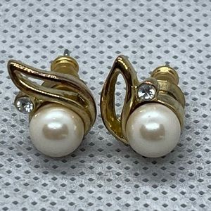 Faux pearl stud earrings